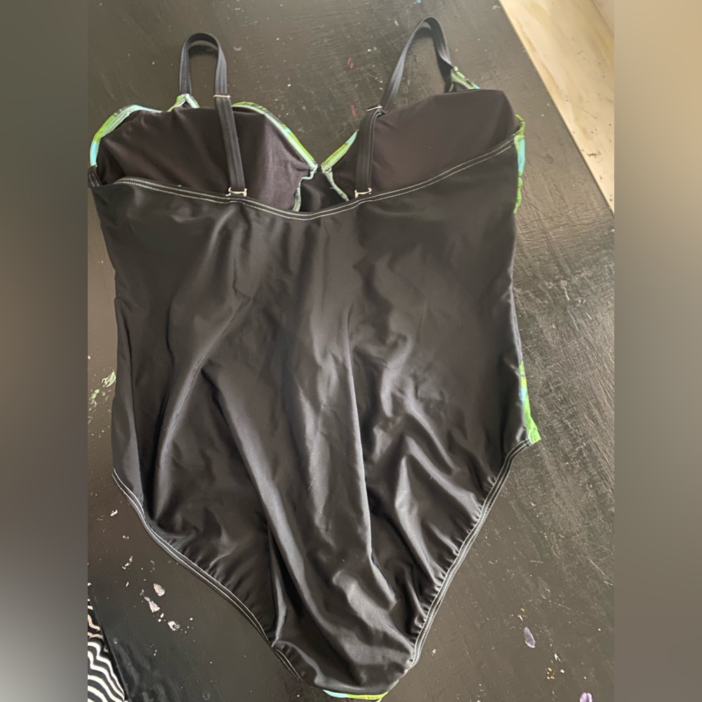 Sun & Sea Women’s Size 20 One Piece Swimsuit - Picture 5 of 7